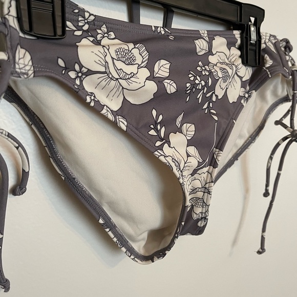 Bikini - Picture 4 of 5